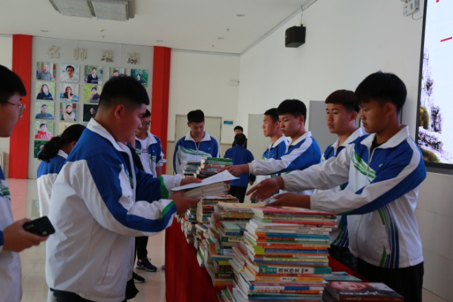 “傳遞溫暖，煥發(fā)力量”——向新疆且末縣捐贈圖書活動